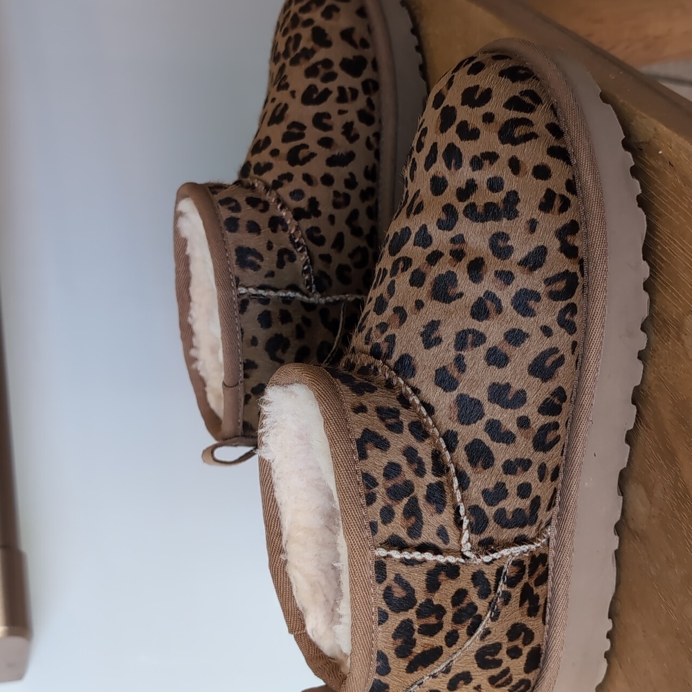 UGG Ultra Mini Boot size 6